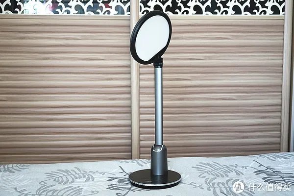 给孩子创造一个舒适的用眼环境—飞利浦轩坦护眼台灯测评体验