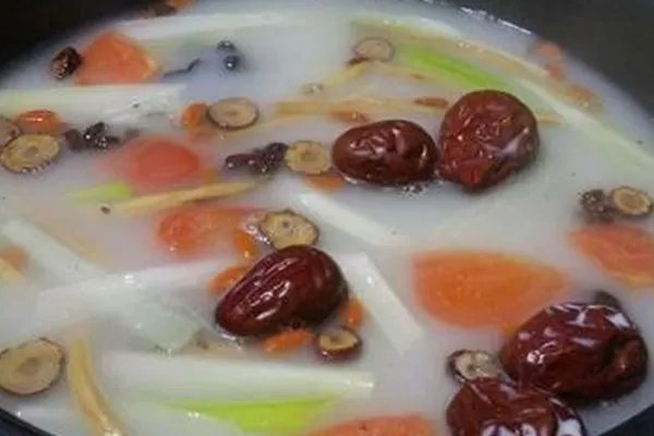 清汤火锅底料有怎样的做法？