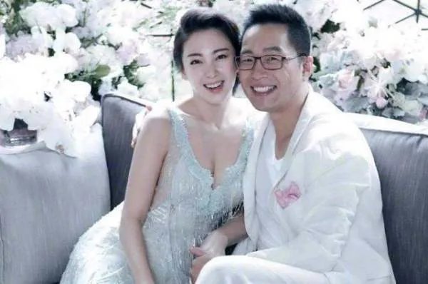 唯一不怵宁静的是张雨绮，两人把杜华怼翻，却让人好感度最高。后来怎样？