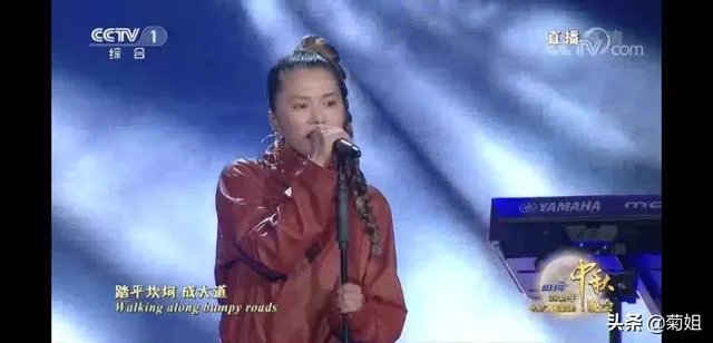 谭维维改编的摇滚《敢问路在何方》，为何大家反响如此强烈？