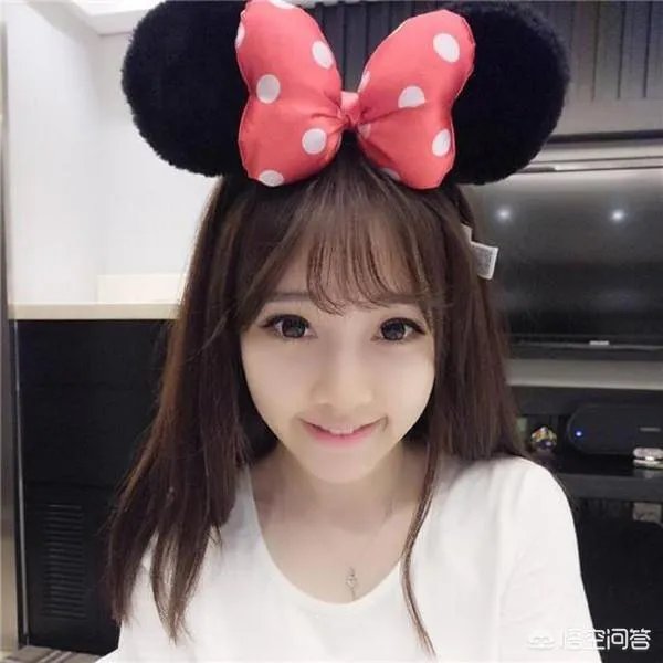 冯提莫因会计门事件被央视点名批评，为什么最近反而活跃在各大卫视的歌唱比赛和选秀节目上？