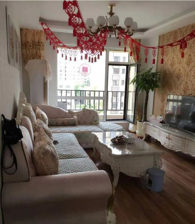 夫妻俩住进昆明婆婆装修的婚房，看到厕所媳妇就崩溃了