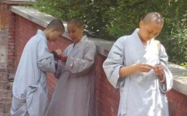 五台山的漂亮尼姑都干了哪些可耻的勾当?