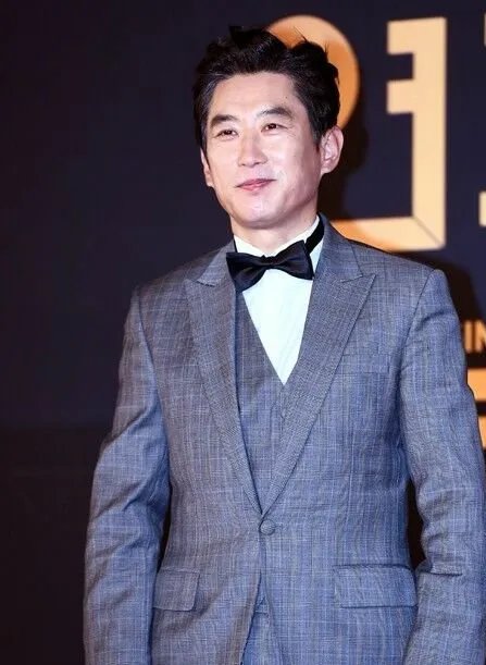 韩国演员金元海确诊新冠，他是怎么被感染新冠病毒的？