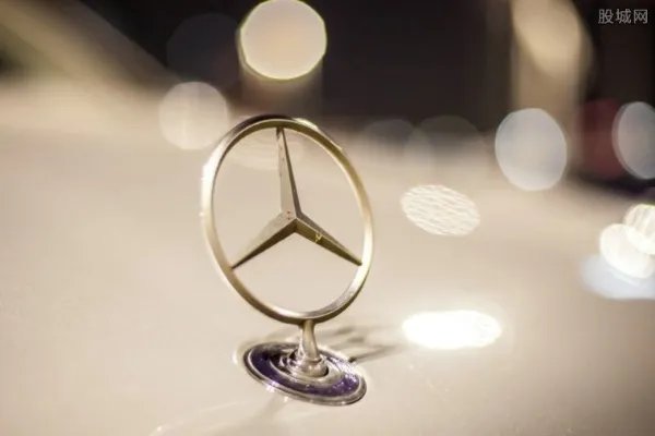 失控奔驰车主撒谎 最新进展公布车主谎言被揭开