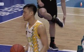 山东高速与浙江广厦的半决赛刚开始,睢冉就被罚下,对此你怎么看?