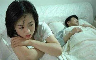 江苏一女子出轨后洗劫前男友婚房,如何从法律的角度看待此事?