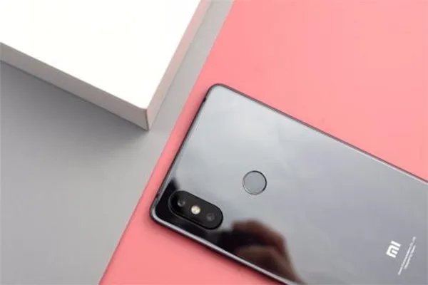 小米8se和小米8哪个好？有哪些区别？