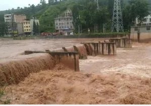 三峡大坝最大洪峰开11孔泄洪，泄流量有多大？