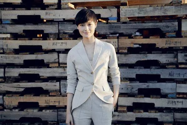 一起出道的李宇春和周笔畅，为何差距如此之大？