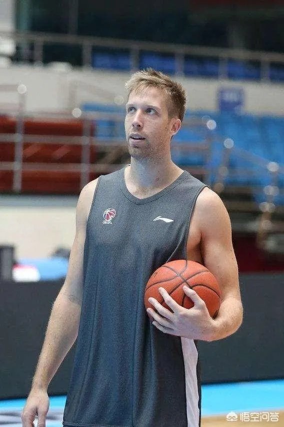 马布里当教练后，首钢的球员谁会第一个投奔到北控？