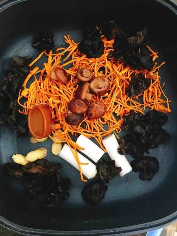 清汤火锅底料有怎样的做法？