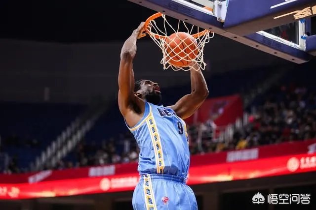 首钢和新疆队比赛中，得分状态最好的林书豪在末节坐冷板凳，这是怎么回事？