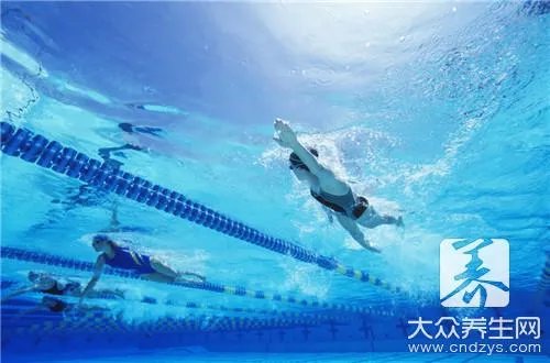 蛙泳的换气要领        