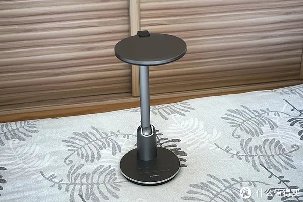 给孩子创造一个舒适的用眼环境—飞利浦轩坦护眼台灯测评体验