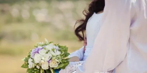 老公为了钱和别的女人在一起怎么办 老公出轨后怎么处理最有利于自己