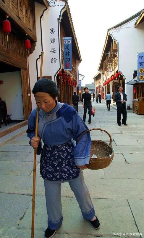 孟晚舟把电子脚镣带成了时尚单品，你觉得她的心理素质有多强大？