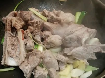 清汤火锅底料有怎样的做法？