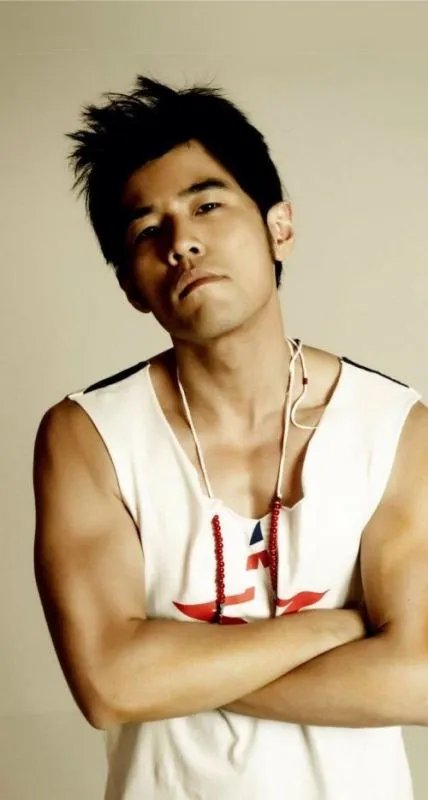 周杰伦的微博排名那么差，为什么演唱会出现一票难求的情况？