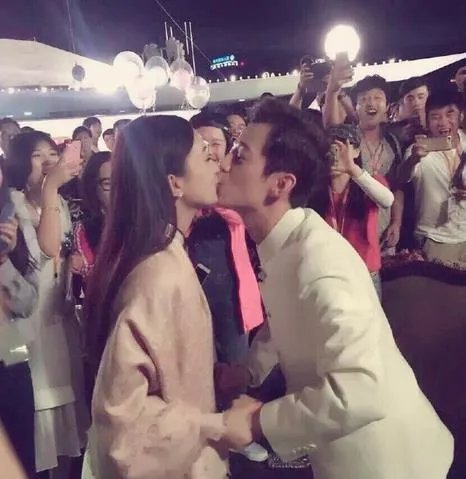 揭秘何炅是否喜欢赵丽颖 接吻事件显何老师高情商