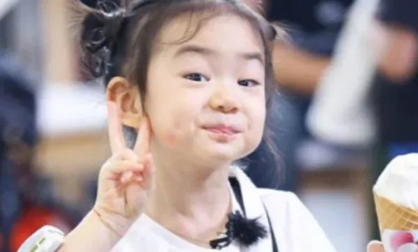 戚薇女儿已经4岁了！你知道Lucky的国籍吗