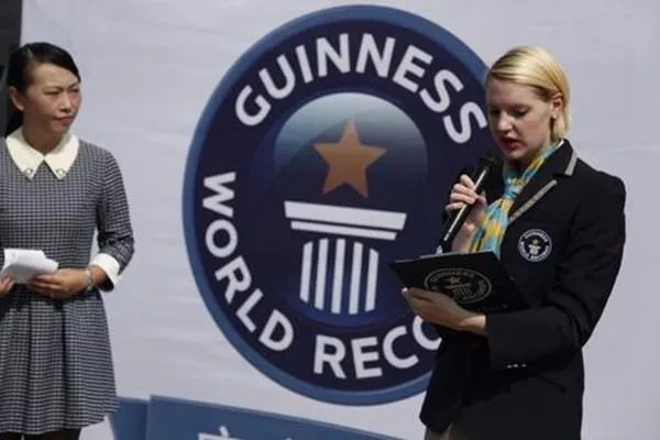 莫文蔚获吉尼斯世界纪录，谢娜也曾上榜，这个奖项的含金量有多高？