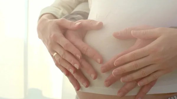 郑州怀八胞胎女子仅18岁，她为何会怀上八胞胎呢？