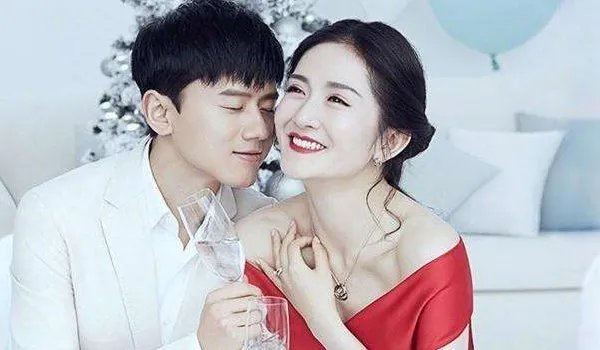 张杰谢娜时不时的被传离婚的原因是什么？