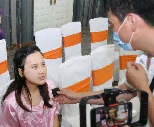 还记得“歪脸女孩”赵宏秋吗?整容变女神,弃百万年薪当老师,你怎么看?