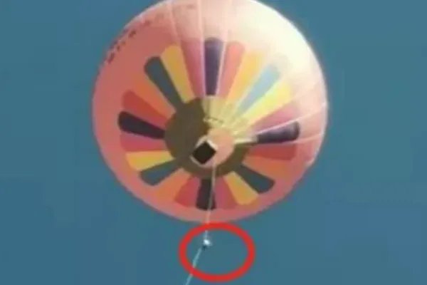 云南腾冲热气球故障致工作人员坠亡，这个责任该谁承担？