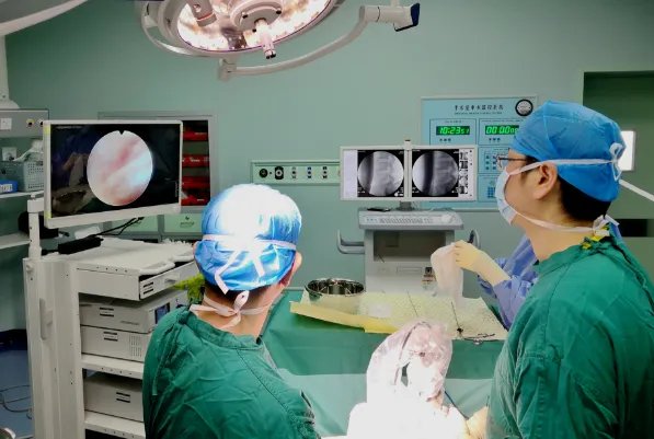 小伙身高不足一米八断骨增高致残疾，断骨增高手术具体咋做的？