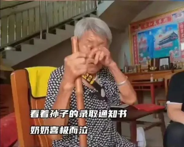 父母溺亡奶奶卖菜供孙子考上985，寒门出贵子，是否变得越来越难？