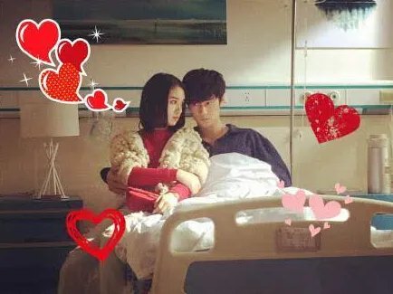 蒋劲夫受伤剧照剧照晒胸肌 美女围绕艳福不浅