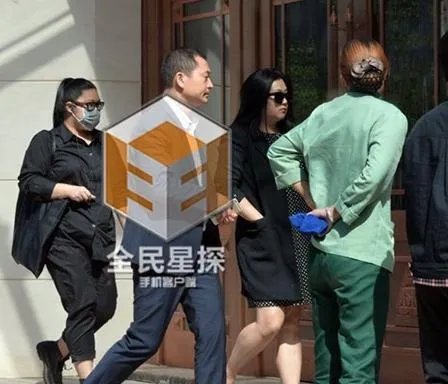 张铁林现在的妻子是谁：张铁林谈感情现任老婆曝光