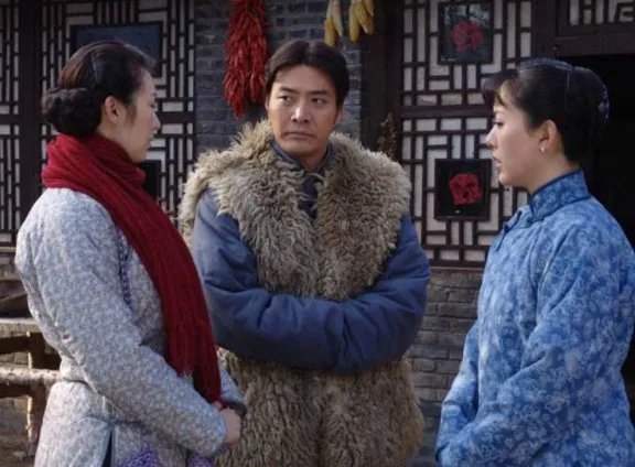 《山里红》剧中十里香的孩子是谁的