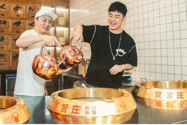 陈赫火锅店被曝天花板掉落烫伤顾客，是因为工程质量问题吗？