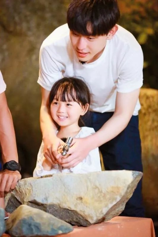 《爸爸去哪儿》第五季第二期的内容是什么？