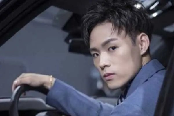 之前爆出董又霖和自己女神金晨在一起，为什么短短几天之内又爆分手？