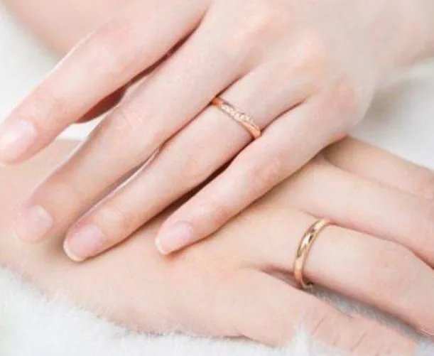 结婚钻戒是买一个还是一对 正常的结婚对戒多少钱