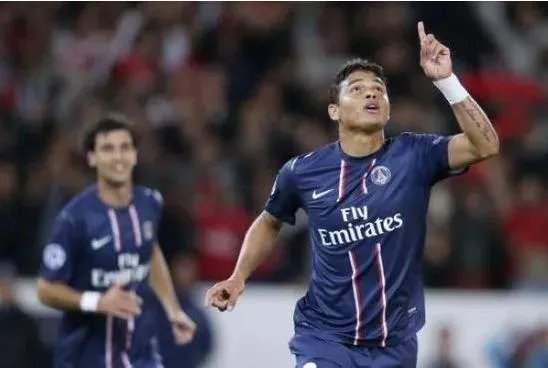 怎么评价《天下足球》评选的“黄金十年”最佳阵容？