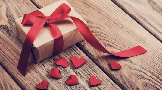 给女朋友买什么礼物好 第一次送女朋友什么礼物好