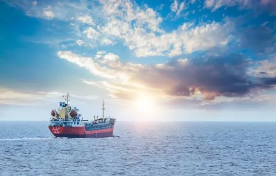 轮船底部一般都会涂抹底漆主要原因包括 轮船底部为什么要涂抹底漆