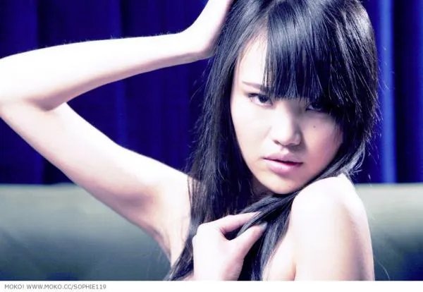 芒果TV解约女演员刘露释放后态度急转弯，网友建议在拘留15天，对此大家是否赞成？