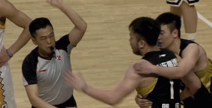 山东高速与浙江广厦的半决赛刚开始,睢冉就被罚下,对此你怎么看?