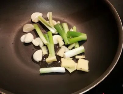 清汤火锅底料有怎样的做法？