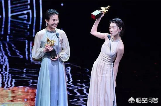 为什么周冬雨年纪不大但是在圈里的人脉这么广？