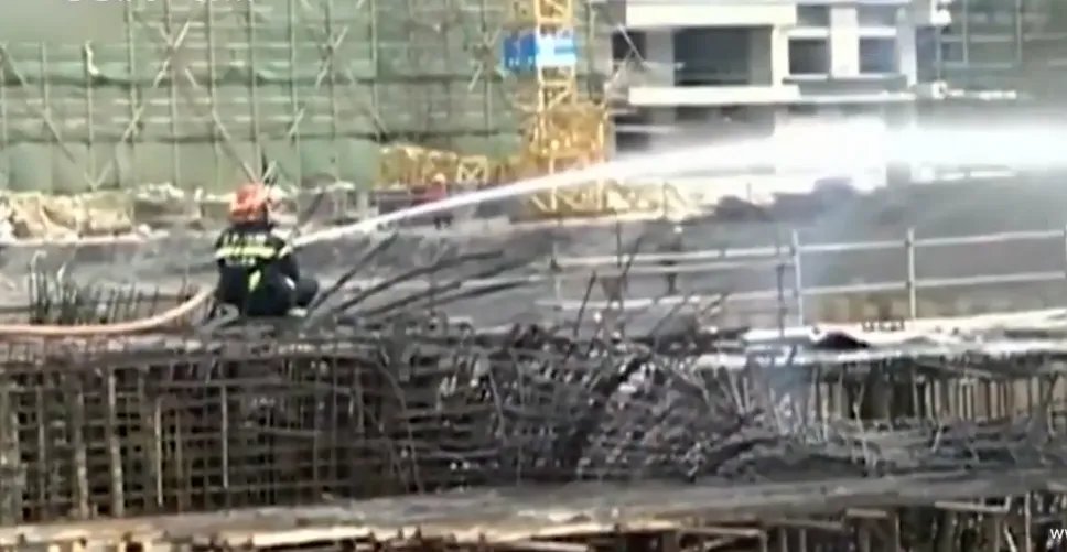 大火围困的塔吊司机居然还在发朋友圈吗？