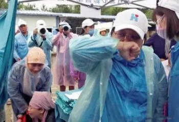 绝症女孩为什么跪求韩红？