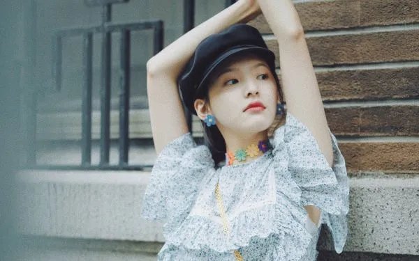 如何评价章若楠的颜值？