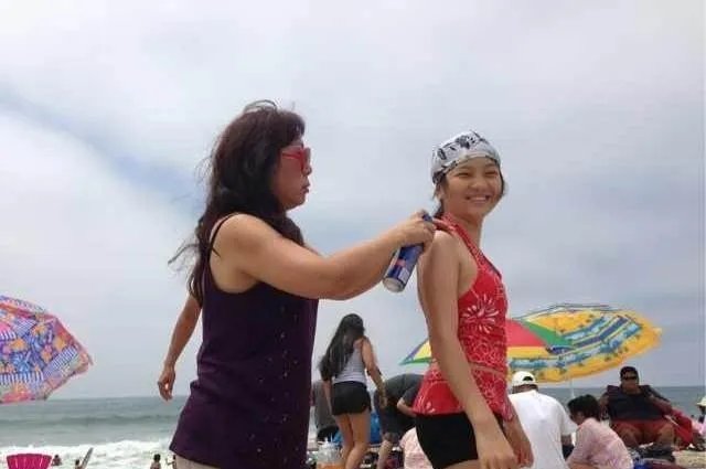 林妙可携全家去夏威夷度假 穿泳衣身体已发育！